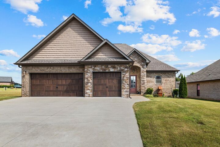 Property Photo: 723 Karah Avery Ave AL 35652