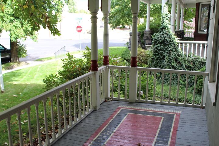 Property Photo: 1007 W Augusta Ave WA 99205