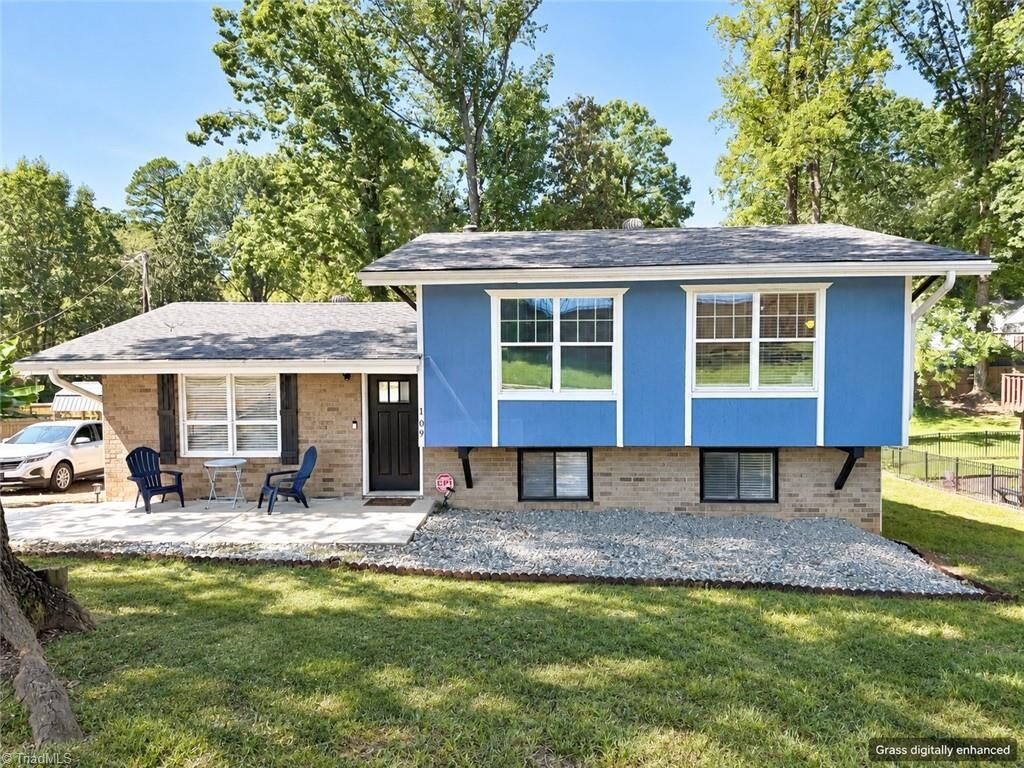 Property Photo:  109 Potter Drive  NC 27282 