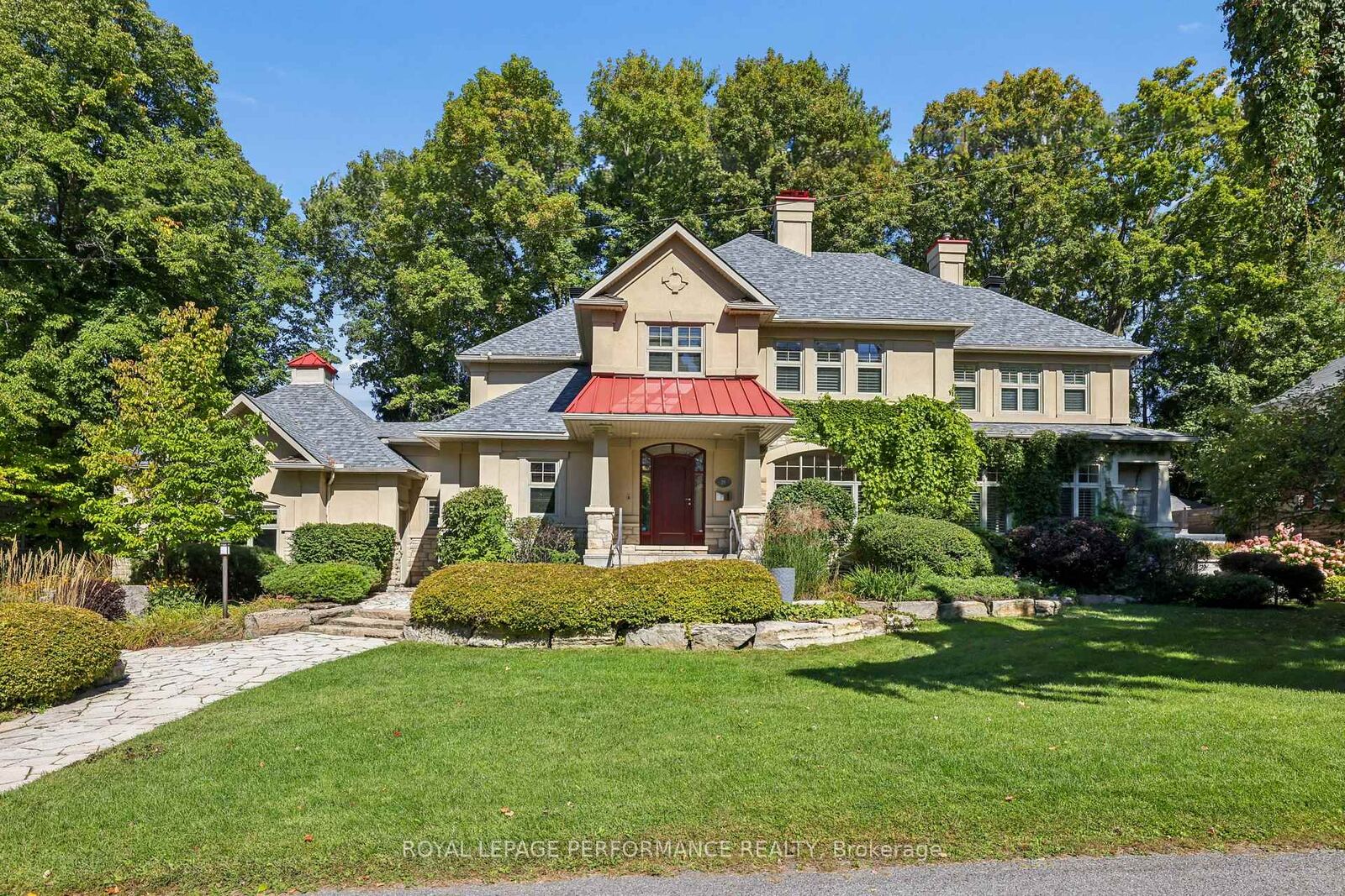 Property Photo:  29 Mackinnon Road  ON K1M 0G4 