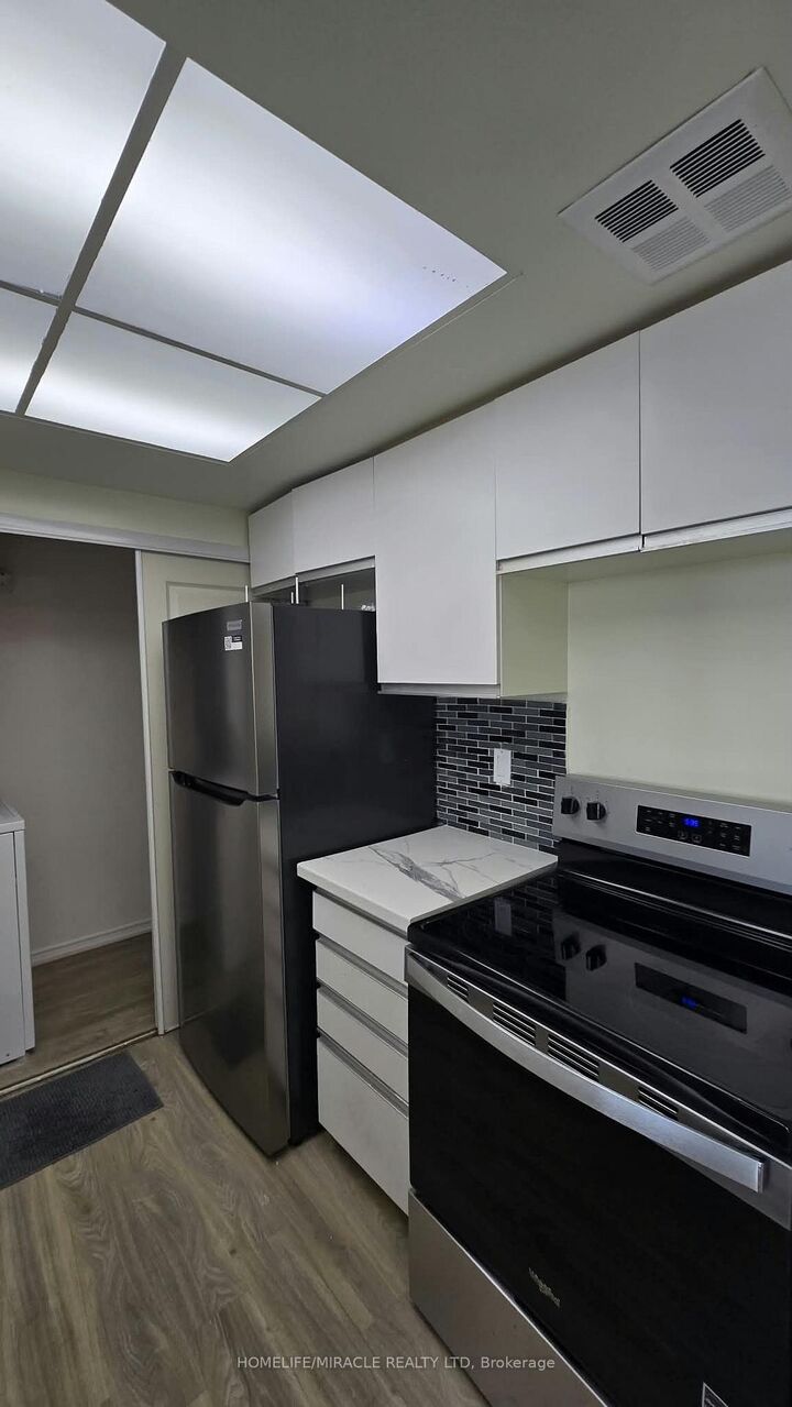 Property Photo:  3 Greystone Walk Drive 819  ON M1K 5J4 