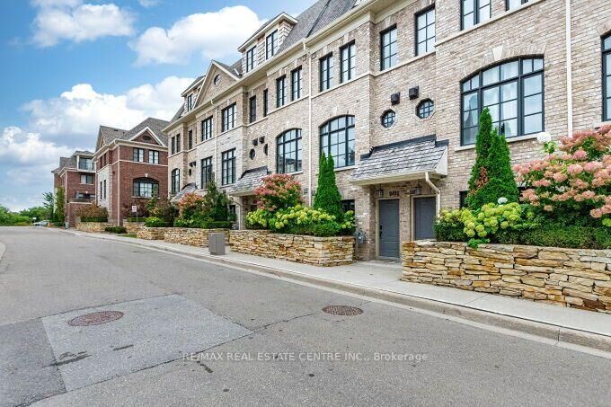Property Photo: 2034 Queensborough Gate ON L5M 0X9