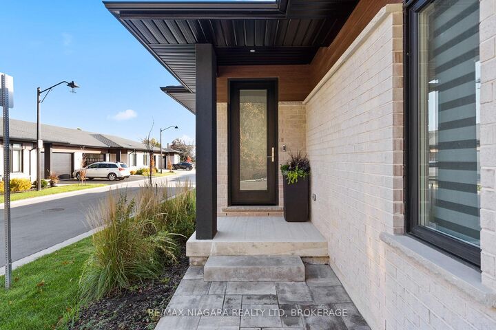 Property Photo: 300 Richmond Street 23 ON L2V 0L6