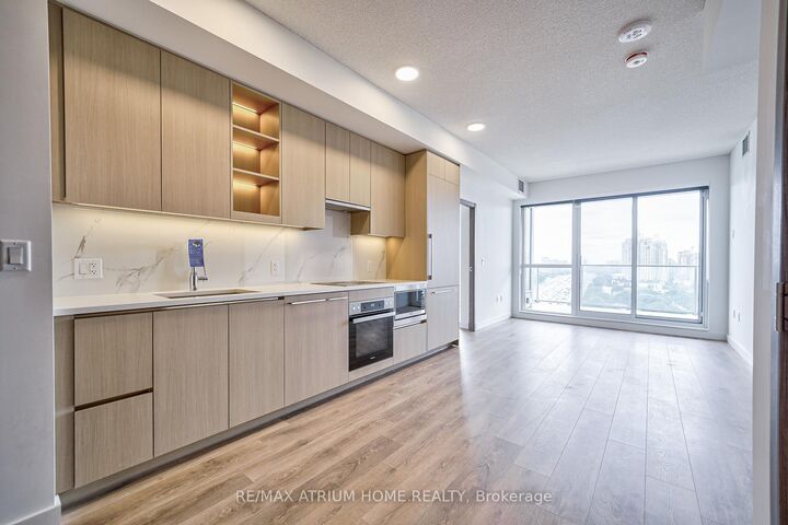 Property Photo:  25 McMahon Drive W 2005  ON M2K 0J1 