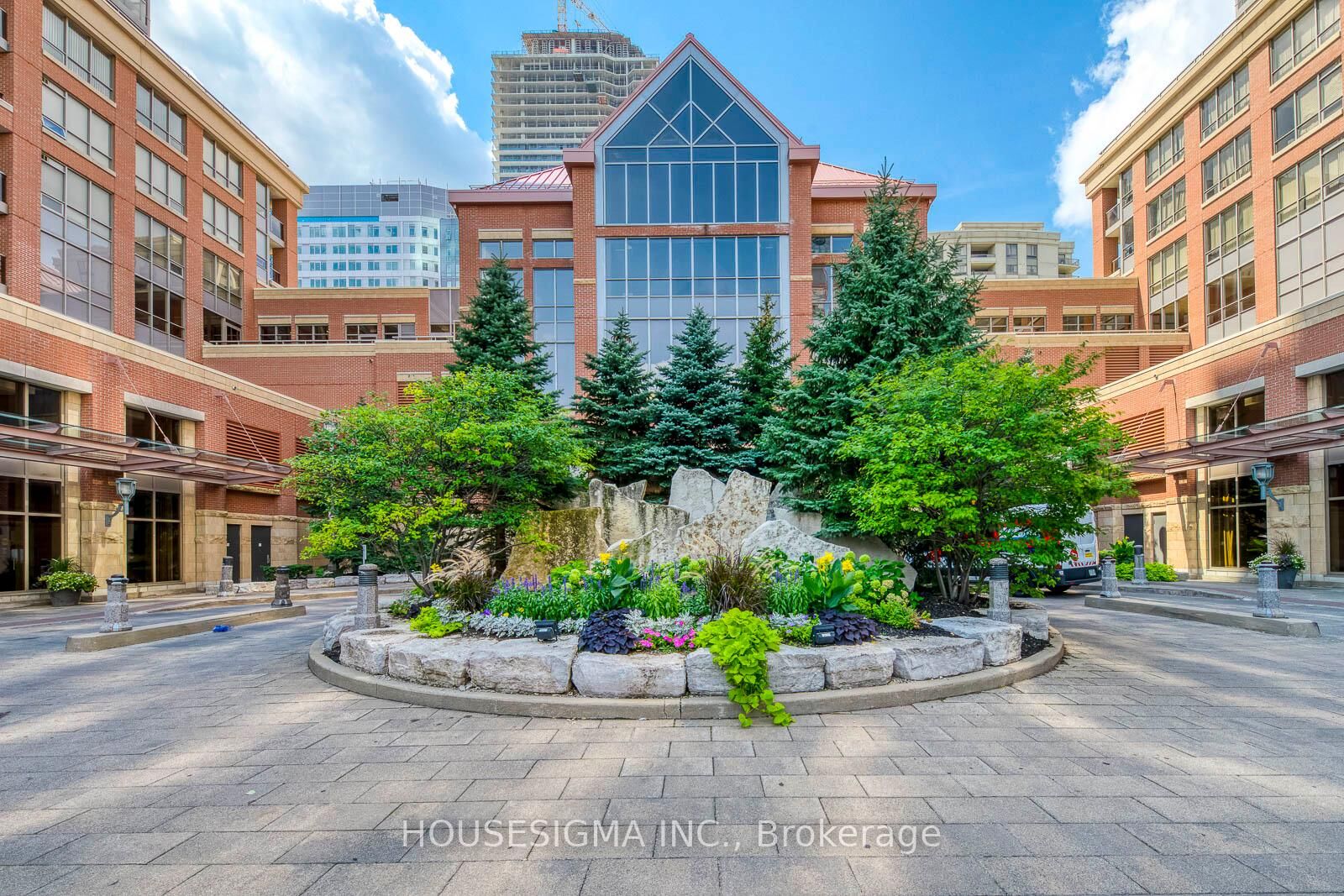 Property Photo:  4090 Living Arts Drive 2703  ON L5B 4M8 