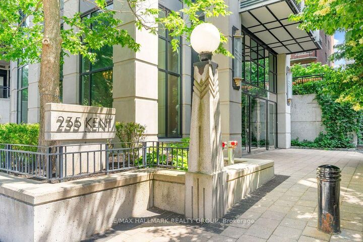 Property Photo:  235 Kent Street 1113  ON K2P 1Z9 