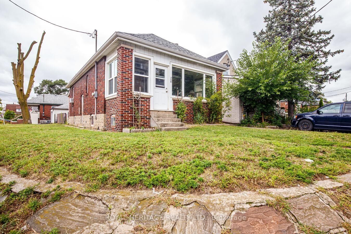 Property Photo:  758 Jane Street  ON M6N 4B9 