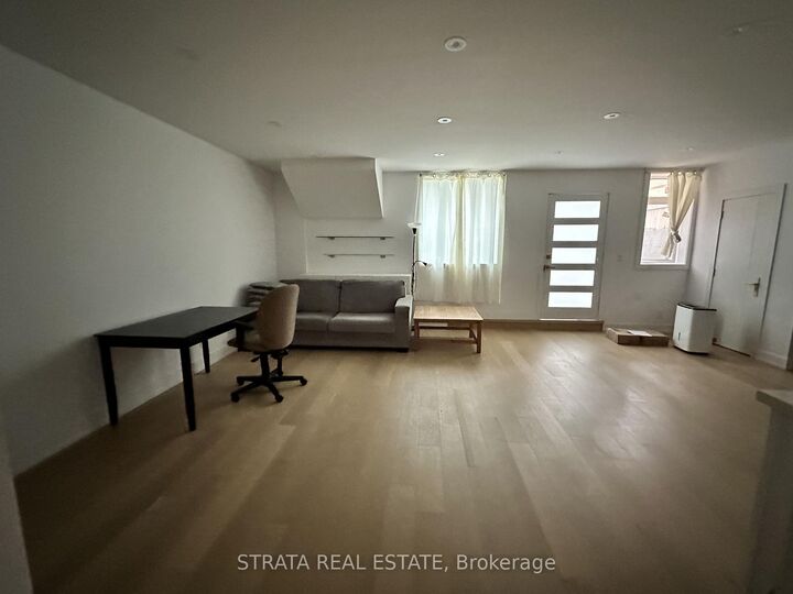 Property Photo:  21 Irvington Crescent  ON M2N 2Z2 