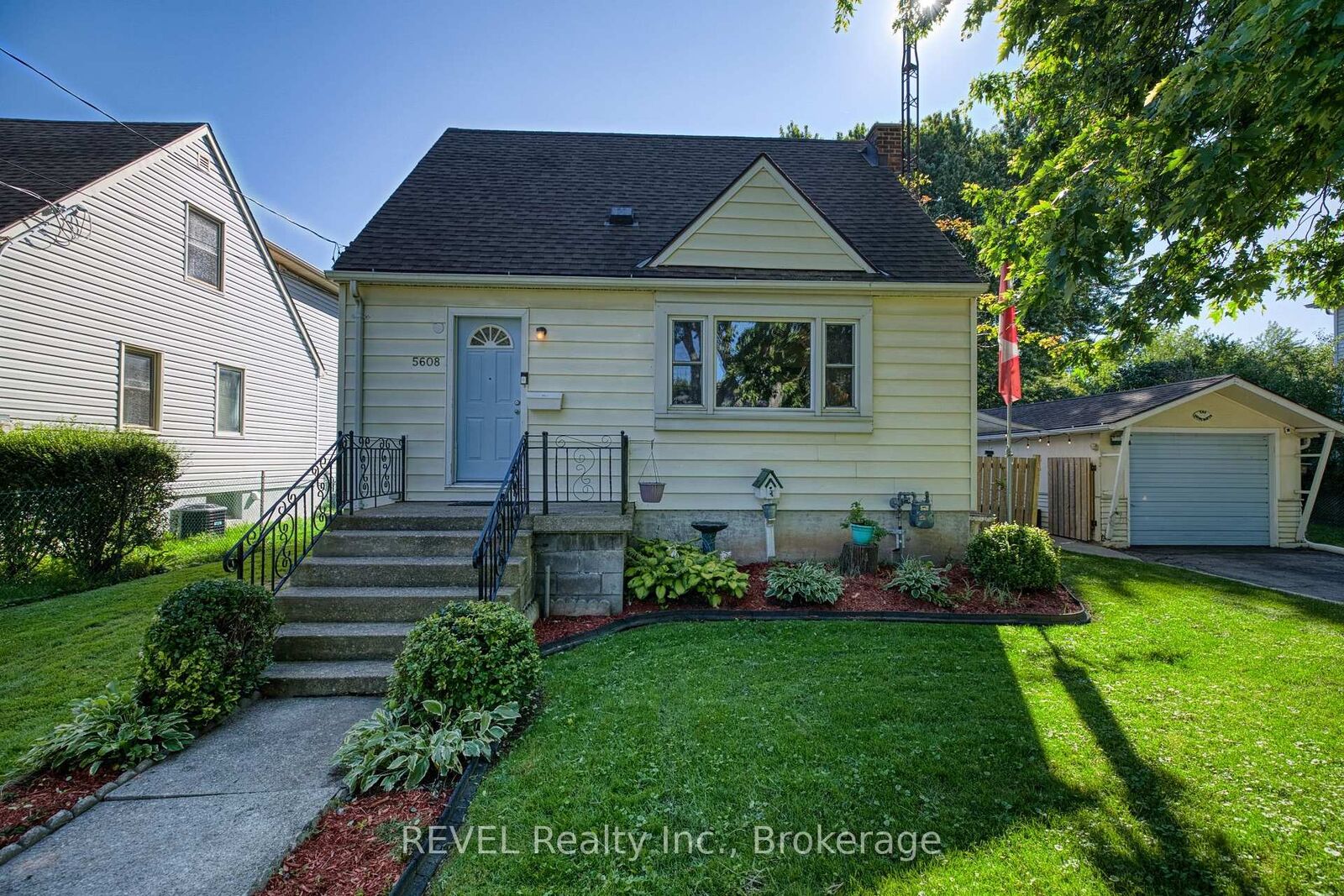 Property Photo: 5608 Glamis Crescent ON L2G 1G3