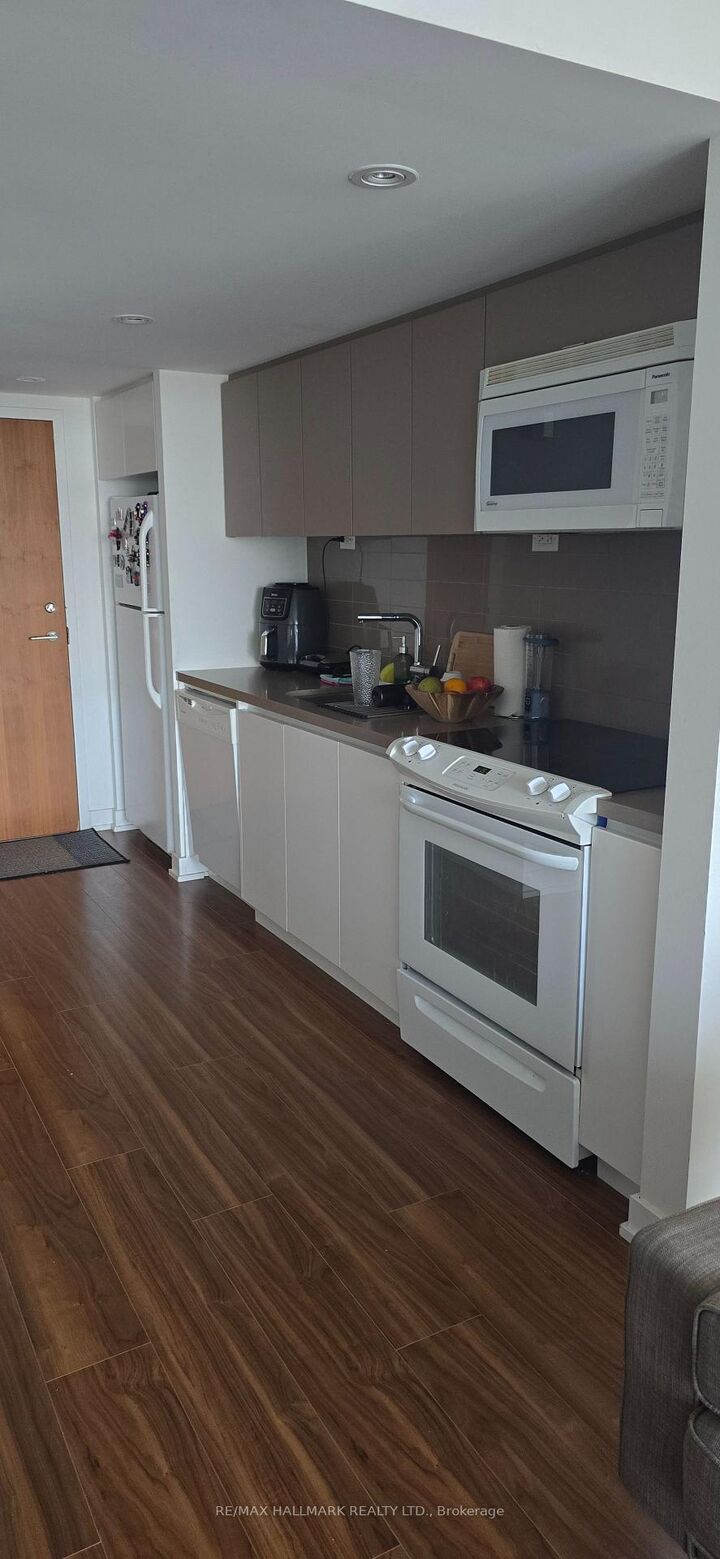 Property Photo:  75 Queens Wharf Road 2809  ON M5V 0J8 