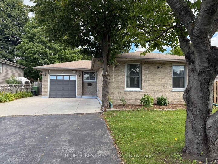 Property Photo:  156 South Edgeware Road  ON N5P 3Y8 