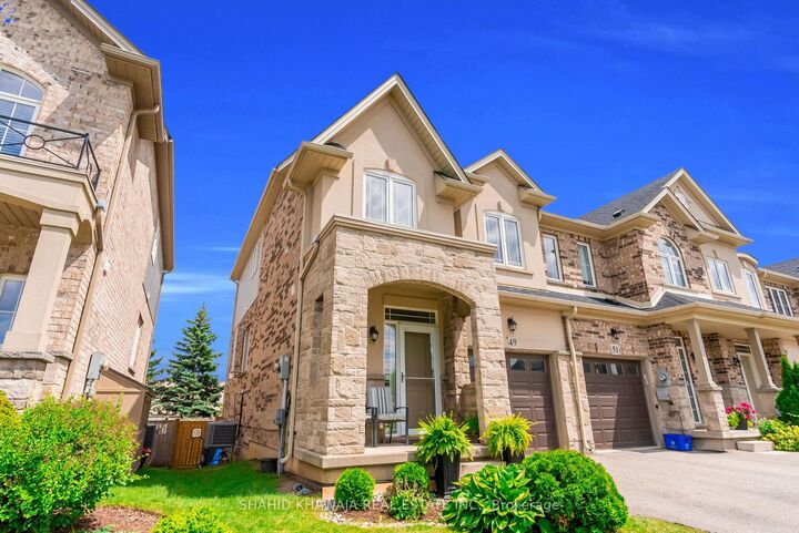 Property Photo: 49 Candlewood Court ON L8J 0C4