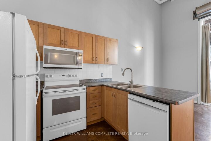 Property Photo:  11 Rebecca Street 405  ON L8R 3H7 