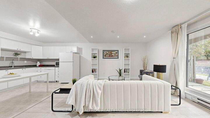 Property Photo: 10 Moonstone Byway 151 ON M2H 3J3