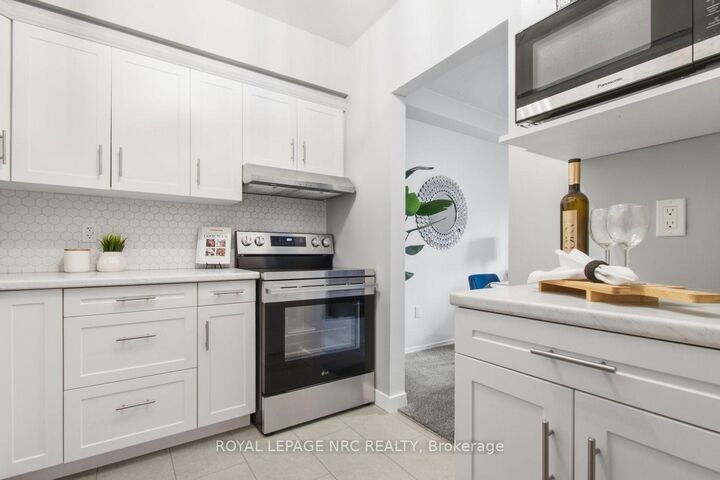 Property Photo:  72 Main Street E 106  ON L3K 5Z8 