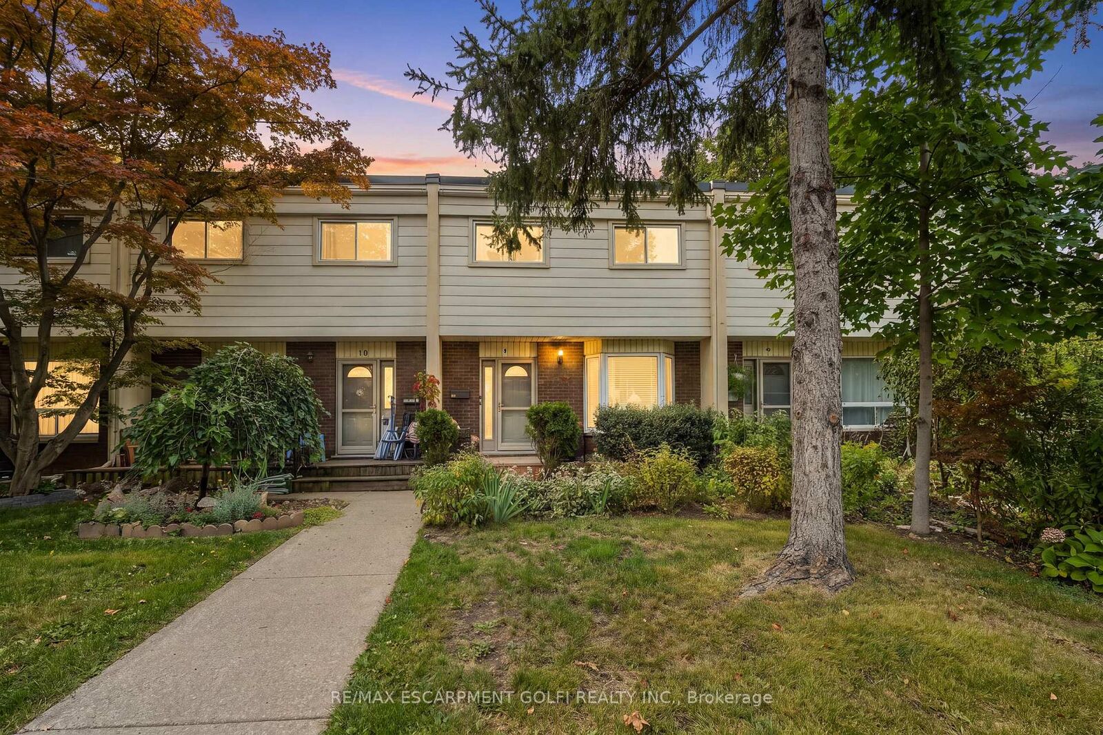Property Photo:  199 York Road 9  ON L9H 1M9 