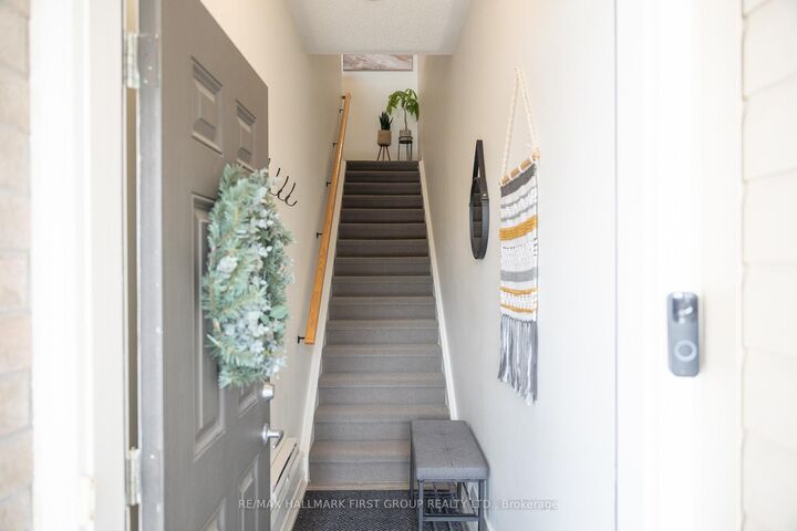 Property Photo:  1430 Gord Vinson Avenue 33  ON L1E 0J6 
