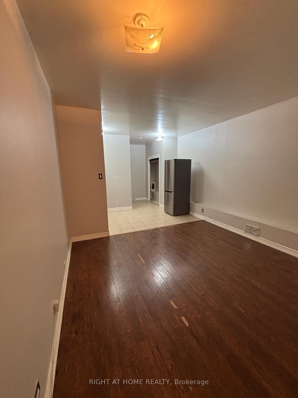 Property Photo:  505 Oakwood Avenue Main  ON M6E 2W9 