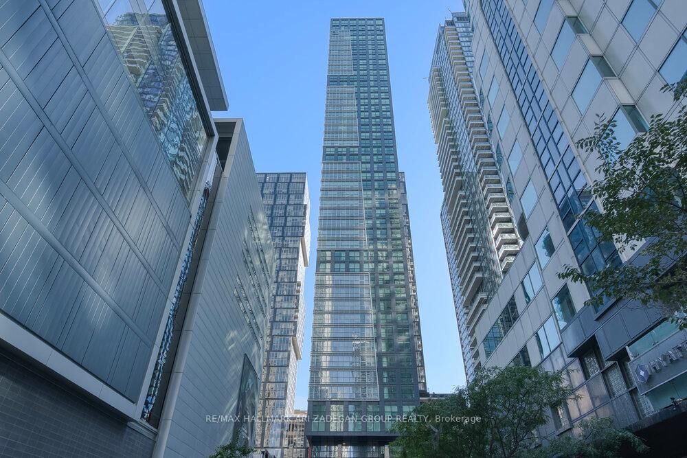 Property Photo: 327 King Street W 4003 ON M5V 0W7