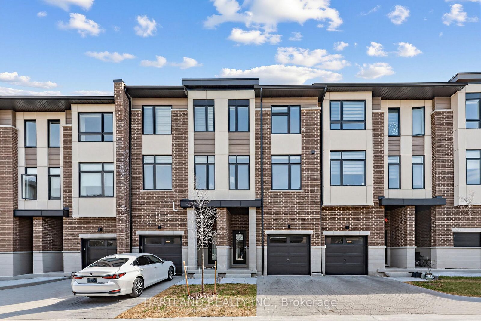 Property Photo:  1695 Dersan Street 407  ON L1X 0S9 