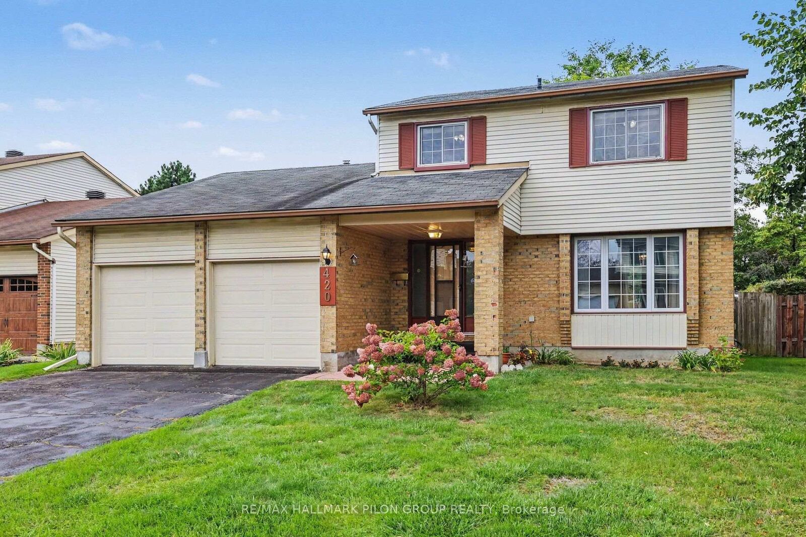 Property Photo:  420 Cloverheath Crescent  ON K1E 2R8 