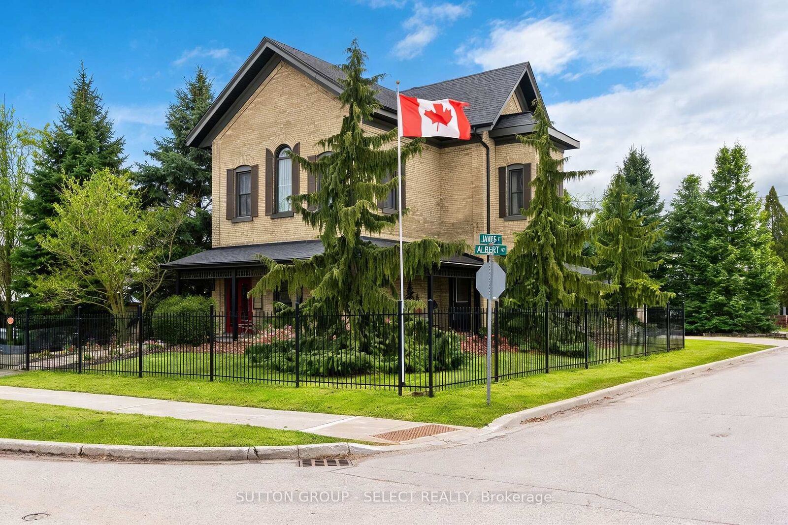 Property Photo:  431 Albert Street  ON N0M 1S1 