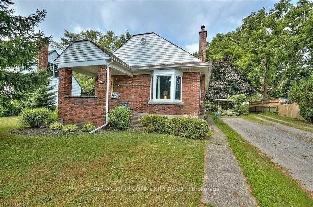 Property Photo:  
