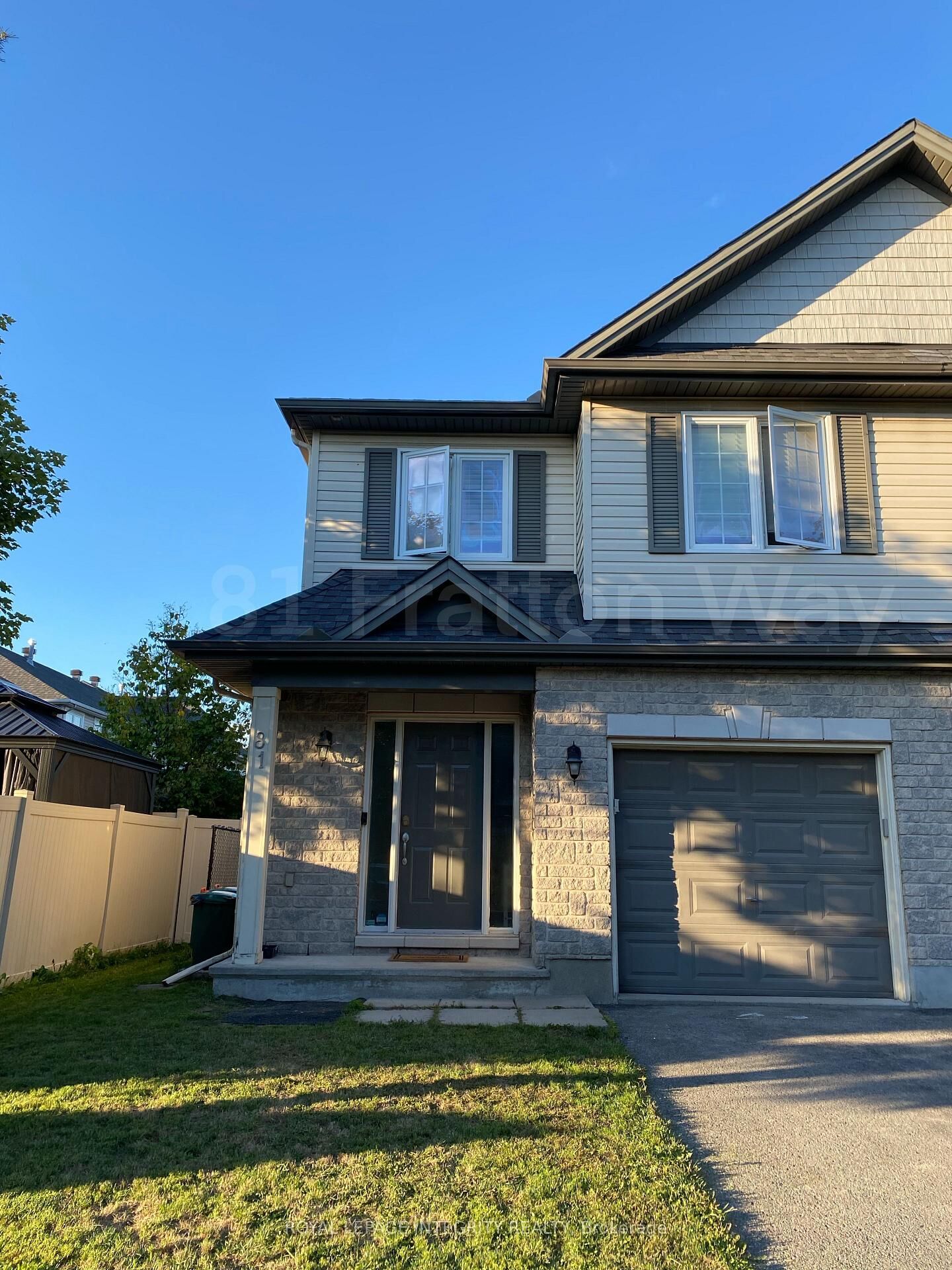 Property Photo:  81 Fratton Way  ON K2G 7C4 