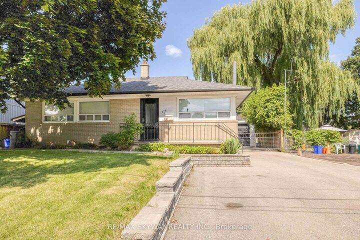 Property Photo:  279 Elmwood Crescent Upper  ON L9T 1C3 