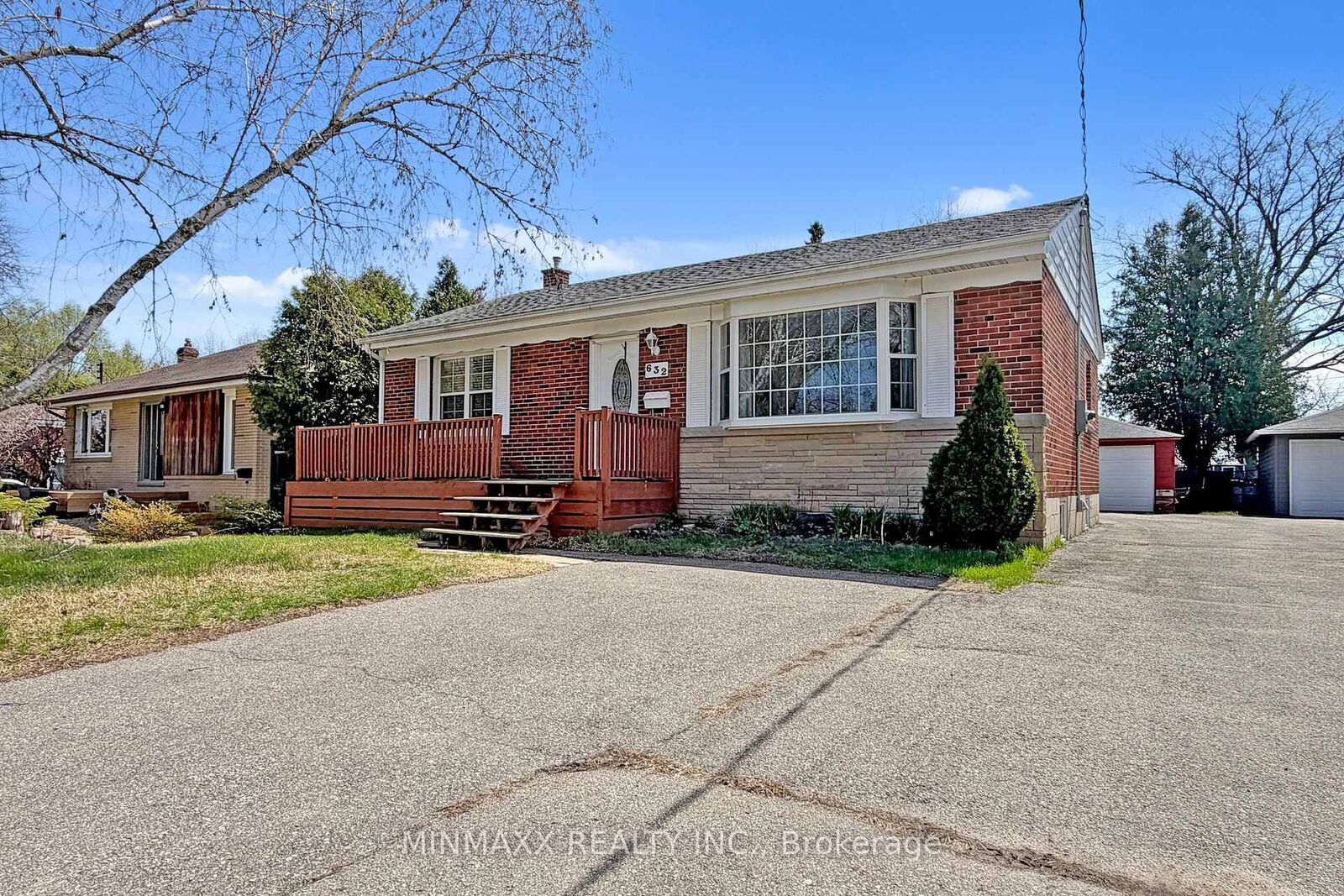Property Photo:  632 Inverness Avenue  ON L7T 3S8 