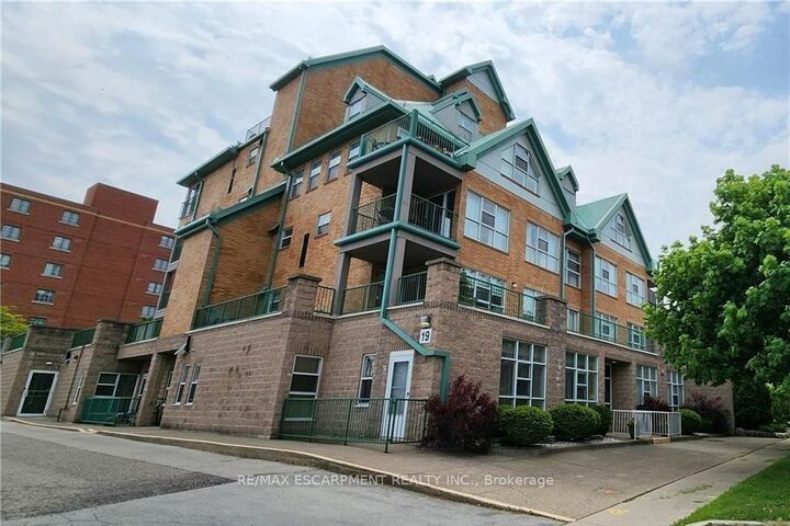Property Photo:  19 Lake Avenue S 204  ON L8G 2V1 
