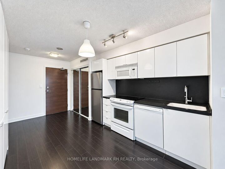 Property Photo:  10 Capreol Court 717  ON M5V 4B3 
