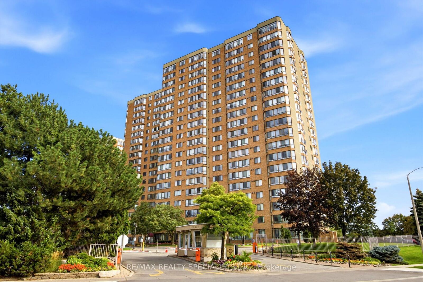 Property Photo:  55 Bamburgh Circle 113  ON M1W 3V4 