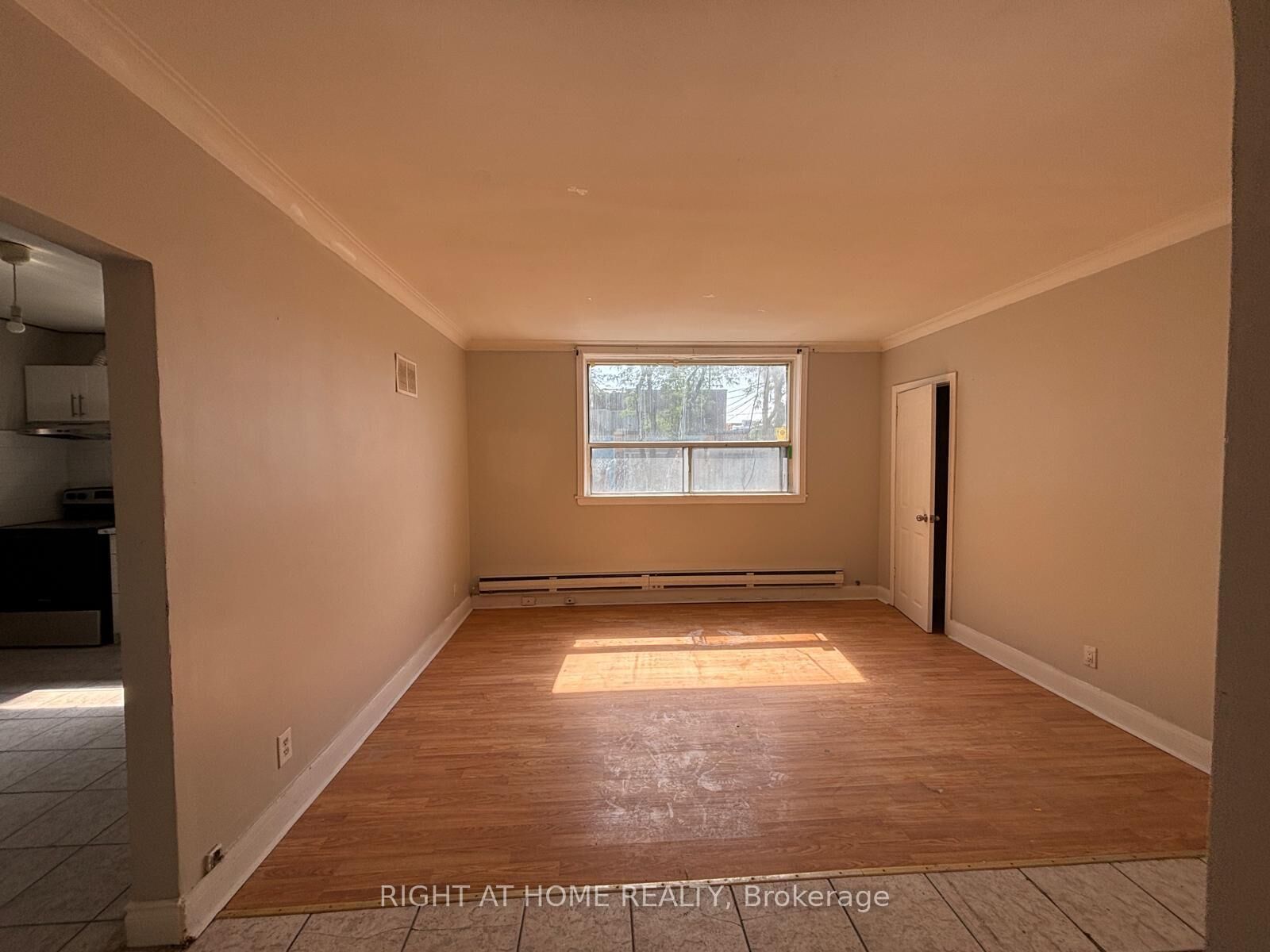 Property Photo:  503 Oakwood Avenue Unit 1 Upper  ON M6E 2W9 