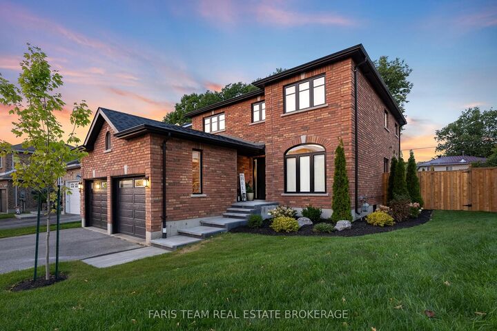 Property Photo:  993 Whitney Crescent  ON L4R 5N3 