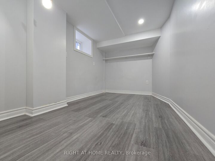 Property Photo:  984 Ossington Avenue Bsmt  ON M6G 3V6 