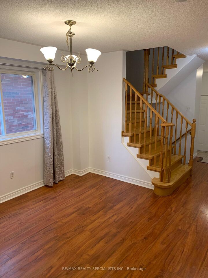 Property Photo:  10 Ashmere Road  ON L7A 1R3 