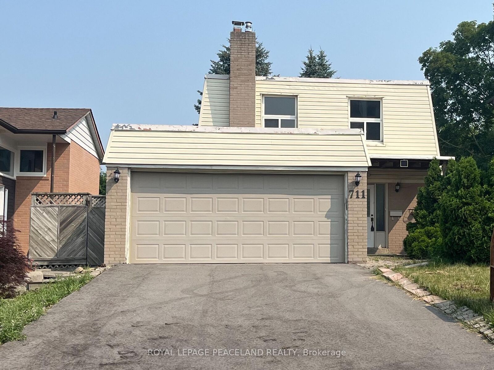 Property Photo:  711 Irwin Crescent  ON L3Y 5A4 