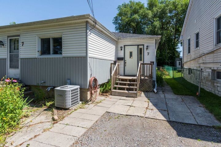 Property Photo: 7 Valleyview Crescent ON K8P 3E9