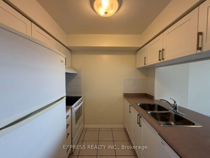 Property Photo:  8 Hillcrest Avenue 1202  ON M2N 6Y6 