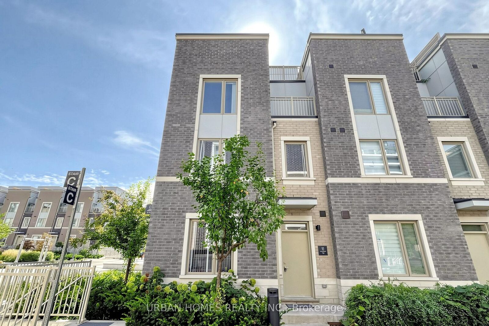 Property Photo:  10 Almond Blossom Mews 97  ON L4K 0N6 