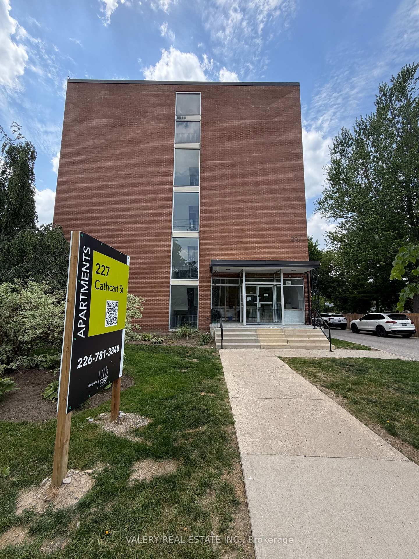 Property Photo: 227 Cathcart Street 203 ON