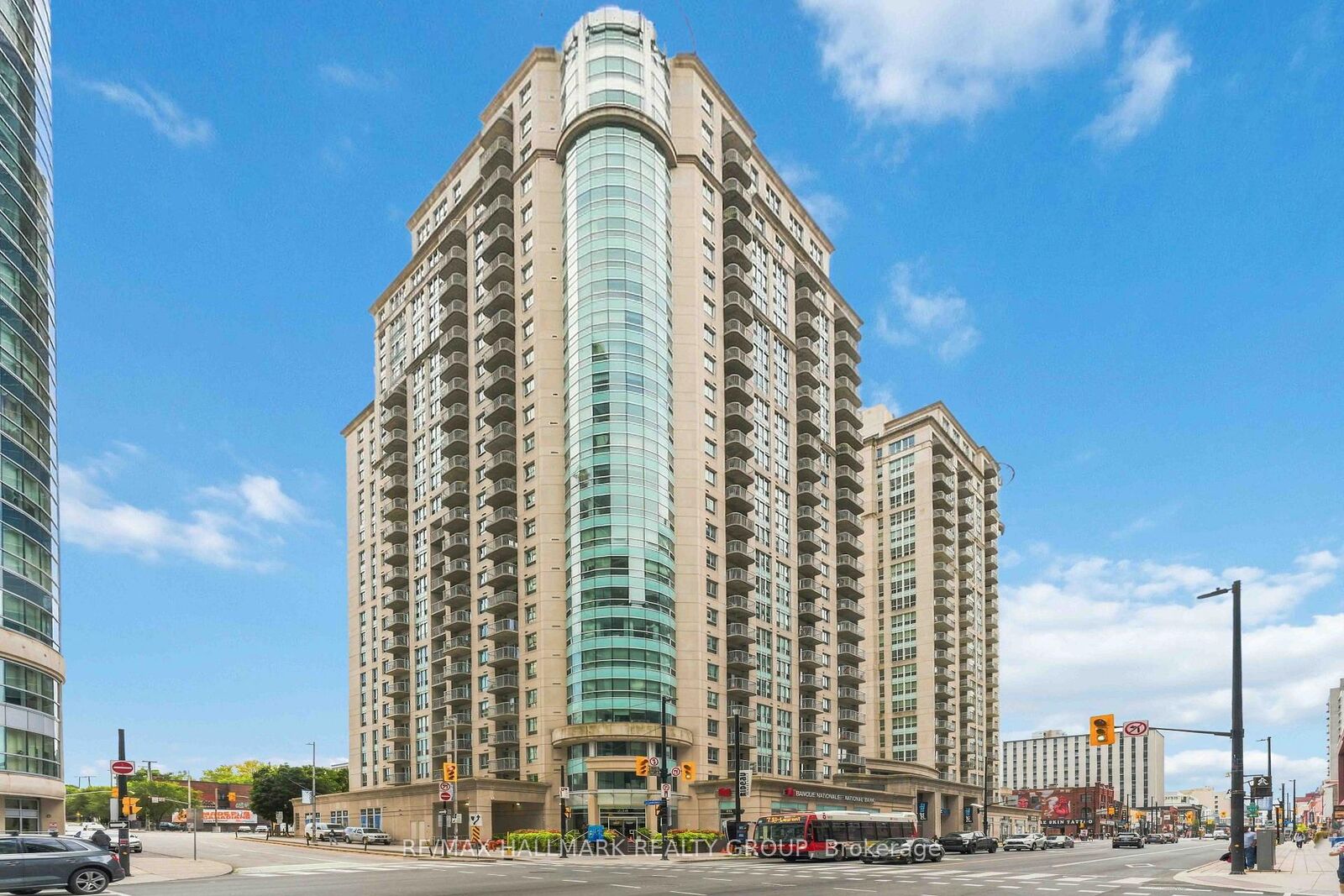 Property Photo:  234 Rideau Street 1902  ON K1N 0A9 