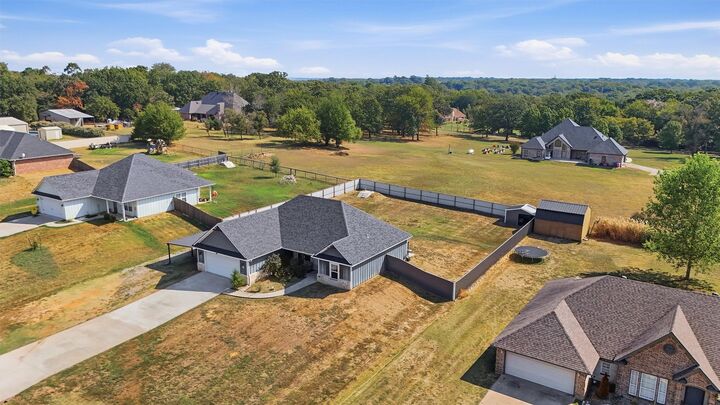 Property Photo: 140 Oak Lane OK 74701