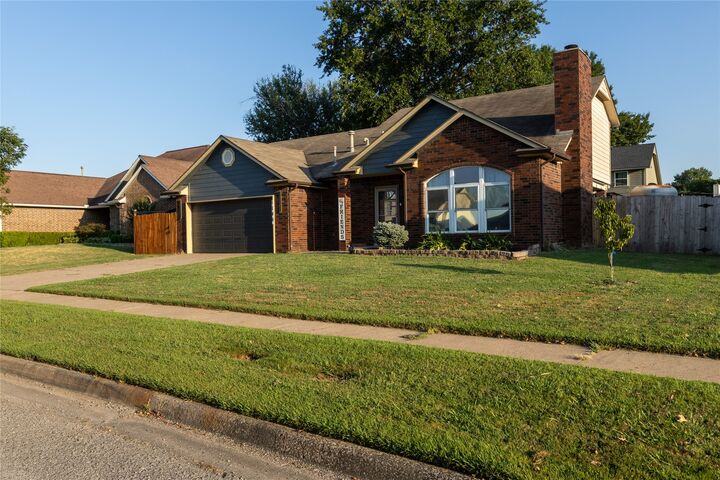Property Photo: 1146 E 137th Street E OK 74033