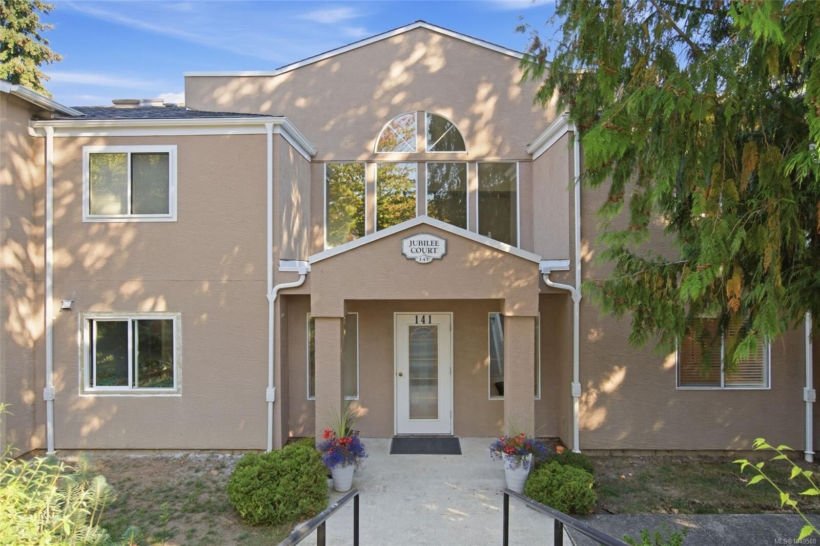 Property Photo:  141 Sixth Ave E #4  BC V9K 2J6 