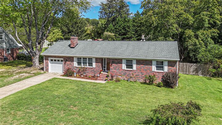 Property Photo: 111 Laurel Lane VA 23185