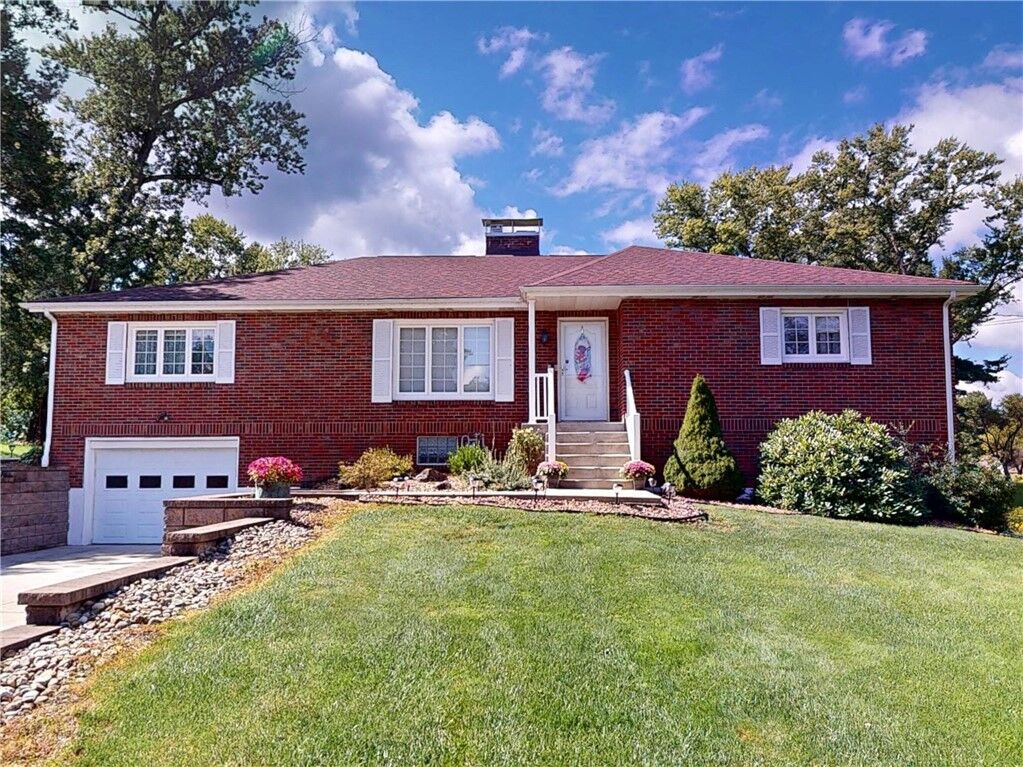 Property Photo:  220 Decatur Dr  PA 16002 