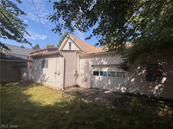 Property Photo:  19870 Pasnow Avenue  OH 44119 