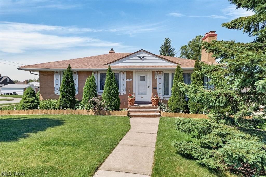 Property Photo: 3150 Jeanne Drive OH 44134